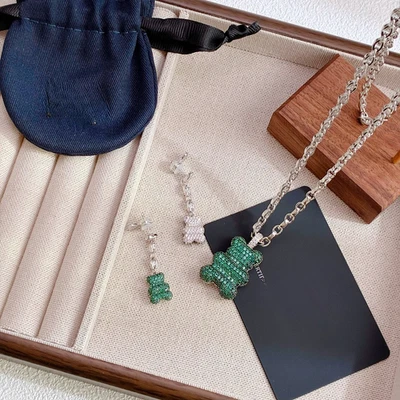 APM Mónaco Oso Delicioso Verde Como Nuevo Conjunto de Collar y Pendientes Foto 1 de 4