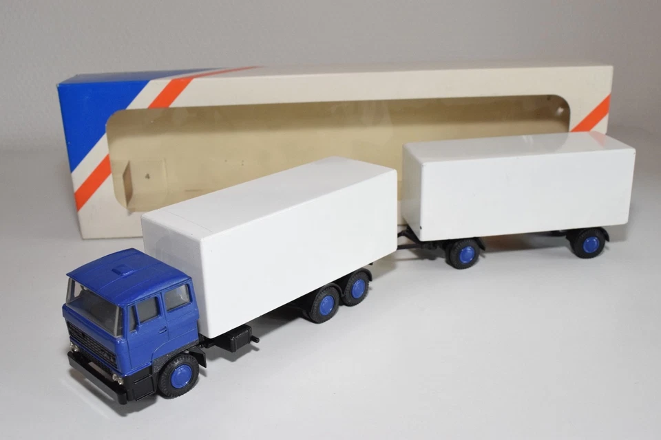 ± LION CAR DAF 3300 TRUCK WITH TRAILER WHITE BLUE NMINT BOXED - Image 1 of 1