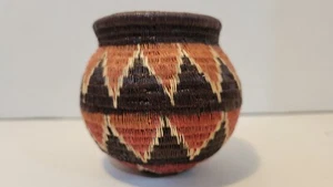 One of a Kind Wounaan Embera Small Basket - Foto 1 di 5