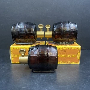 Lotto 3 Bottiglie Dopobarba Vetro Ambrato Birra Avon Vintage Anni 70 Decorazione Bar - Foto 1 di 12