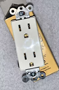 HUBBELL Outlet White 125v 15A 3 Wire Ground White Receptacle NEW FREE SHIPPING - Picture 1 of 8