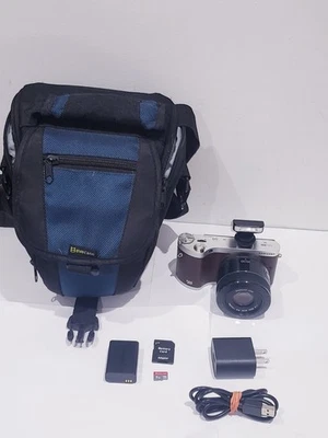 Samsung NX300 20.3MP Digital Camera With 45mm f/1.8 2D/3D i-funtion Lens - Works Foto 1 de 4