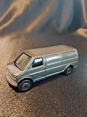 Furgoneta de carga Maisto Speed Wheels gris carbón Chevrolet Express 3500 diecast 1:64 Foto 1 de 4