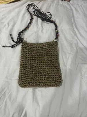 Bolso Bandolera Sun N’ Sand Tejido con Correa con Cuentas - Cartera Boho Marrón y Dorado Foto 1 de 3