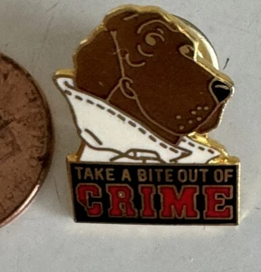 McGRUFF TAKE A BITE OUT OF CRIME PIN Vintage 1978 - Picture 1 of 3