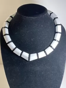 Geometric Modern Black and White Plastic Choker Dome Disk Necklace Screw Closure - Picture 1 of 9
