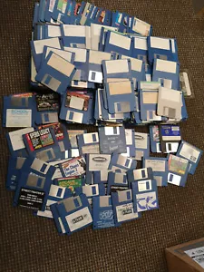 360 x 3.5” Floppy Discs Various Commodore Amiga Atari untested NO RETURNS - Afbeelding 1 van 5