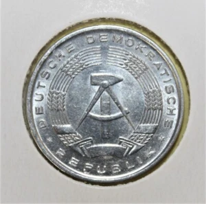 S8 - East Germany 10 Pfennig 1963 Uncirculated Aluminum Coin *** Nice - Picture 1 of 2