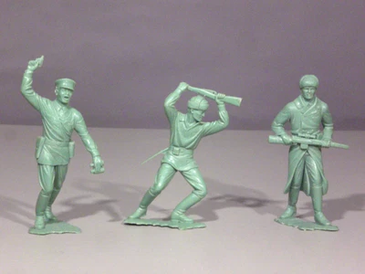 Marx Vintage 6inch plastic Russian Soldiers x3 - Image 1 of 4