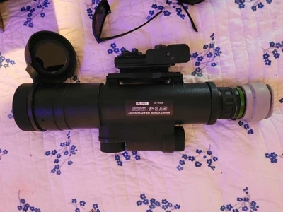 Винтажный оружейный прицел ночного видения армии США AN/PVS-2 с креплением - Изображение 1 из 4