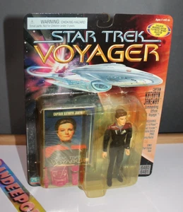 Star Trek Voyager Captain Kathryn Janeway W/ Trading Card Action Figure Toy 95 - Picture 1 of 12