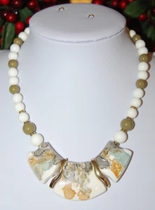 BEAUTIFUL GREY AND WHITE ACRYLIC BEAD STRAND NECKLACE WITH CERAMIC CENTERPIECE - Picture 1 of 12