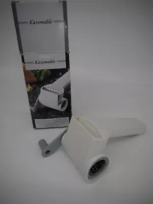 TCHIBO  Käsemühle mit Reibetrommel auch für Nüsse Schokolade.... - Bild 1 von 3
