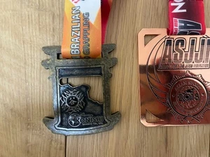 [2 Items!] Brazilian Jiu-Jitsu Medal ASJJF(Bronze 2018) & Konishi  / Japan Used - Foto 1 di 3