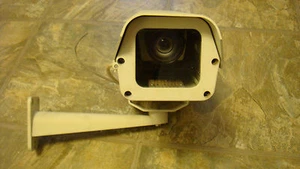 ADT Super High Resolution Tag & Nacht Farbe Outdoor Überwachungskamera - Bild 1 von 8