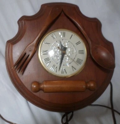 VTG LANSHIRE ELECTRIC KITCHEN WALL WOOD CLOCK FORK SPOON FORK ROLLING PIN DESIGN - Image 1 of 3
