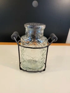 Tarro agitador de vidrio transparente de panal con asas de madera de carrito 5 1/2" - Imagen 1 de 7
