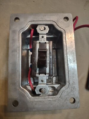 CROUSE HINDS EATON CORPORATION SW5 / SW5 (NEW IN BOX) - Image 1 of 3