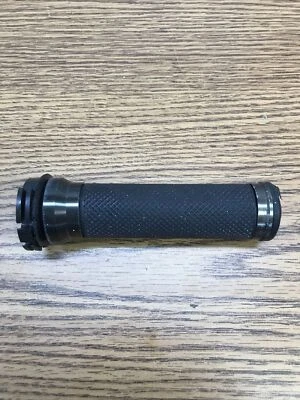 YAMAHA YZFR1 R1 1998-2006 THROTTLE GRIP PART # 4YR-26240-03-00 - Image 1 of 4