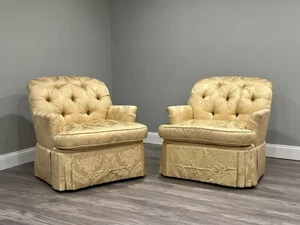 Vintage Traditional English Style Ivory Print Tufted Chairs, a Pair - Picture 1 of 4