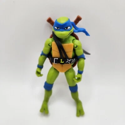 Figura TMNT Teenage Mutant Ninja Turtles Mutant Mayhem Leonardo Playmates 4.5" Foto 1 de 3