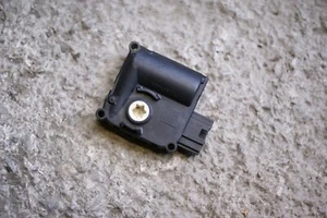 Actuador original Audi A6 4F año 06 válvula de aire caja ventilador 4F0820511A. - Imagen 1 de 2