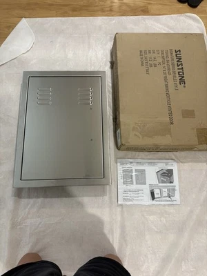 Sunstone Signature Series 17 in. x 23 in. 304 Stainless Steel Right Swing Vented - Image 1 of 4