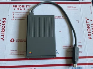 Unidad de disquete externa Apple Macintosh HDI-20 1,4 MB - sin probar - Imagen 1 de 7