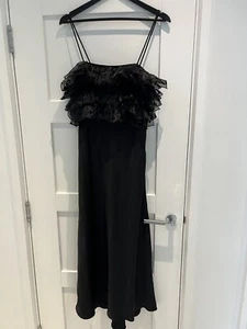 NUEVO CON ETIQUETAS VESTIDO NEGRO LARGO SEDA SATINADO ZARA CON VOLANTES DE ORGANZA LUNARES TALLA XS - Imagen 1 de 6