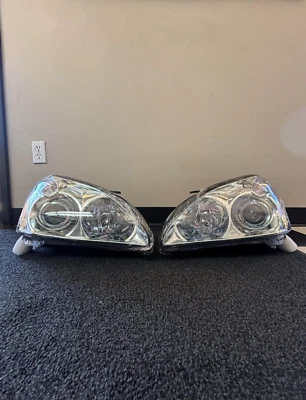 Eagle Eyes TY963-A001L Left Right Headlight Assembly For 04-06 Lexus RX330 - Image 1 of 4