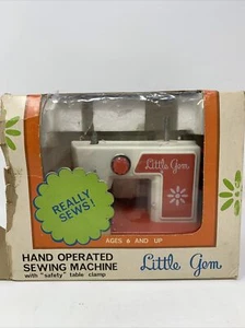 Little Gem Handbetriebene Nähmaschine Vintage Western Stamping Company Spielzeug - Bild 1 von 11