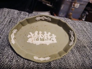 Wedgwood Green Jasperware Cherubs Dancing Oval Dish 4 x 3 inches Made In England - Picture 1 of 6