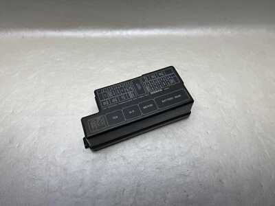 Nissan Pathfinder 2001-2004 relé caja de fusibles tapa lado pasajero debajo del capó Foto 1 de 4