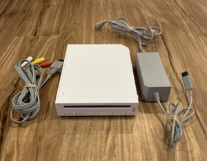 Nintendo Wii Console White RVL-001 Tested with Video and Power cords Only - Picture 1 of 4