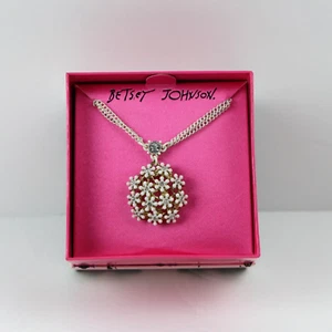 Betsey Johnson Marm White Mini Flowers Necklace - Picture 1 of 5