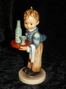 Hummel Figur 154 / 0 Herr Ober   1. Wahl   Nr352 - Bild 1 von 2