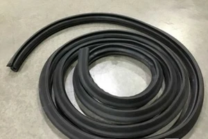LMTV M1078A1P2 M1078 Roadside Windshield Seals 5330-01-574-6110 12505196-001 - Picture 1 of 2