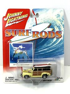 1941 CHEVY SPECIAL DELUXE WAGON  2003 JOHNNY LIGHTNING SURF RODS   1:64 DIE-CAST
