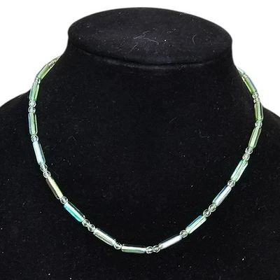Gargantilha vintage fio único verde iridescente vidro frisado colar Fairycore - Imagem 1 de 4