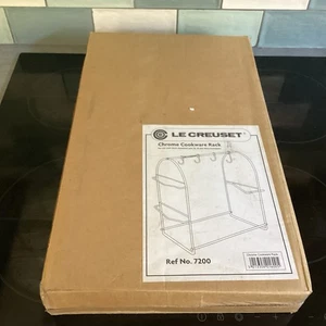 Le Creuset Chrome Cookware Rack New In Box 20 Omelette Pan 16/18/20 Saucepans - Picture 1 of 4