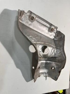 2012-2018年福特福克斯2.0升原始设备制造商排气歧管隔热罩 — 第 1/4 张图片