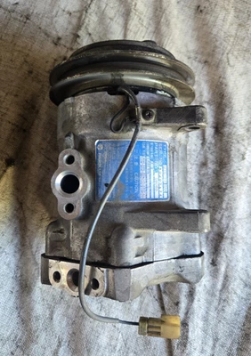 Nissan 300ZX Z31 NA Hitachi AC Compressor (1984-1986) - Image 1 of 4