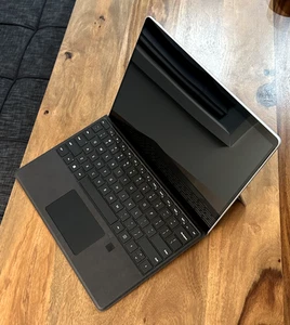 Microsoft Surface Pro 9 - 238GB Storage - 16GB RAM - Picture 1 of 7