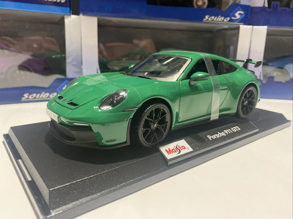 Porsche 911 GT3 - Green  1:18 Scale Maisto Special Edition.  Die-cast - New - Image 1 of 4