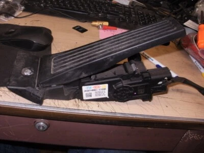 2015 2016 2017 HYUNDAI SONATA ACCELERATOR GAS PEDAL OEM PART# JKGO148B2-C1200 - Image 1 of 4