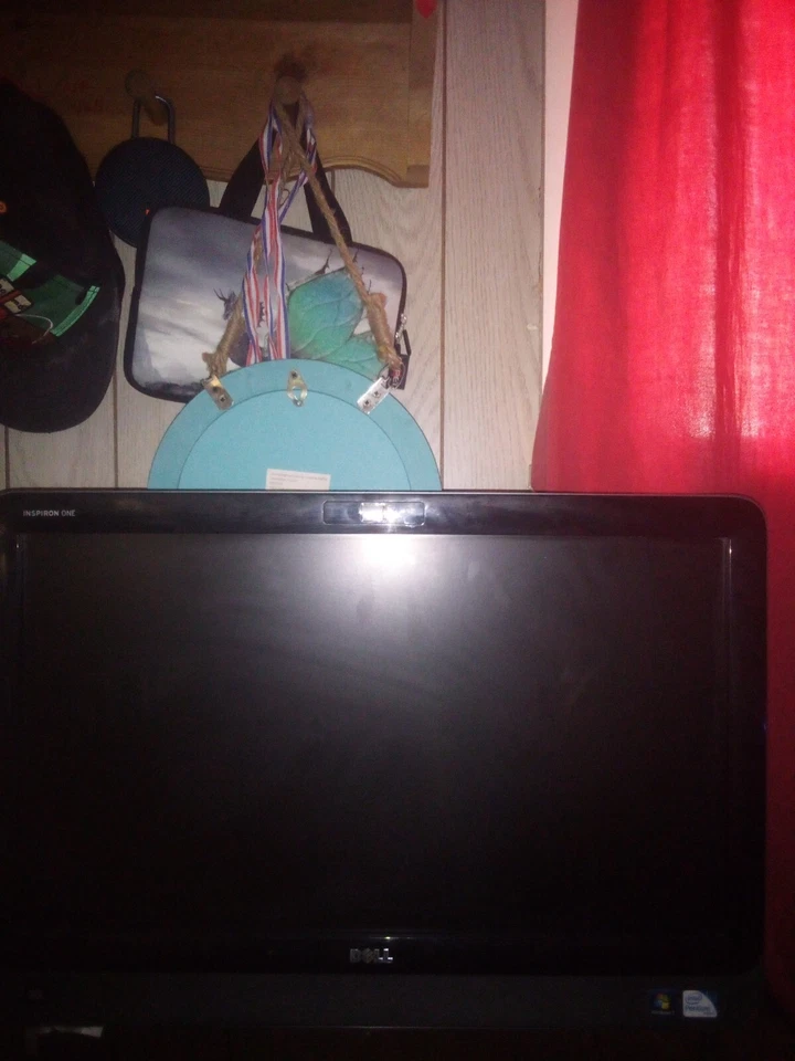 Computadora de escritorio todo en uno Dell Inspiron One 2305 23 pulgadas + Ubuntu 22,04 + 8 GB de RAM Foto 1 de 1