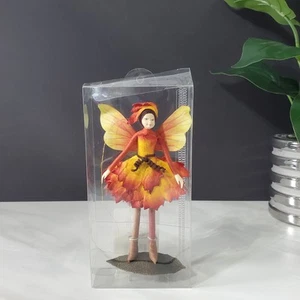 Estatuilla roja hecha a mano con amarilla Tassie Design Pixie Fairy DX1408 - Imagen 1 de 13