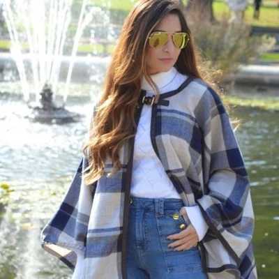 Poncho suéter con capa a rayas gris y azul H&M OS para mujer Foto 1 de 4