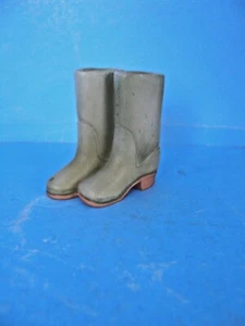 PAR DE BOTAS DE RESINA EN MINIATURA VERDE CLARO DE BASTIN - Imagen 1 de 7