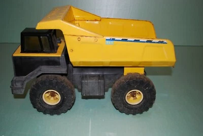 TONKA MIGHTY DUMP TRUCK 1999 YELLOW METAL - Image 1 of 4